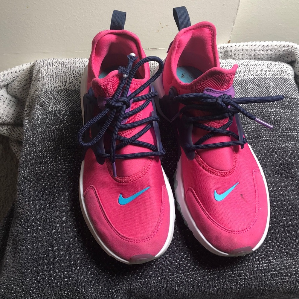 Nike RT Presto (PS) Unisex White/ Pink/ Purple BQ4003-600 Size 7y women’s 9